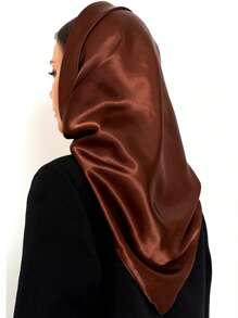 1 纯色时尚街头缎面方形围巾，适合户外音乐节的百搭情侣围巾