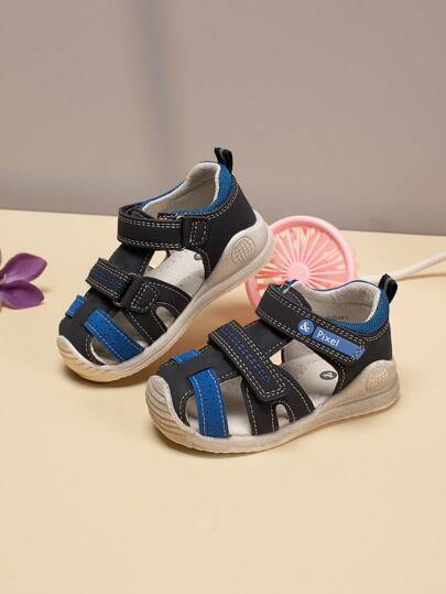 1 Pair Boy's Closed Toe Sandals, Children's New Comfortable Breathable PU Leather Anti-Collision Soft Bottom Sports Sandals, Fashionable Color Strap Casual Boys & Girls Flat Sandals, Suitable For Daily Wear, Outdoor Hiking, Beach Walking And School Shoes