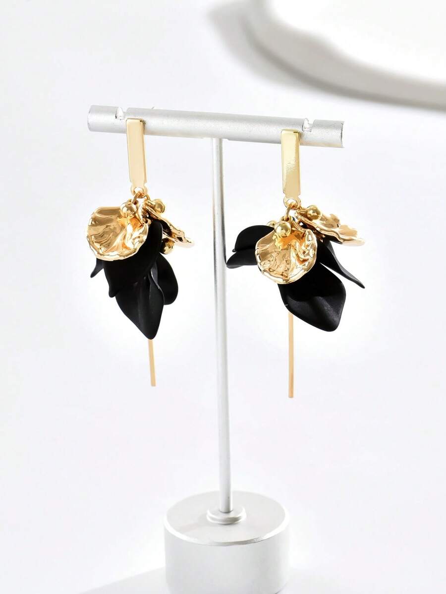 1 Pair Flower Petal & Leaf Pendant Dangle Earrings, Long Gold Color Women Earrings Suitable For Daily Wear