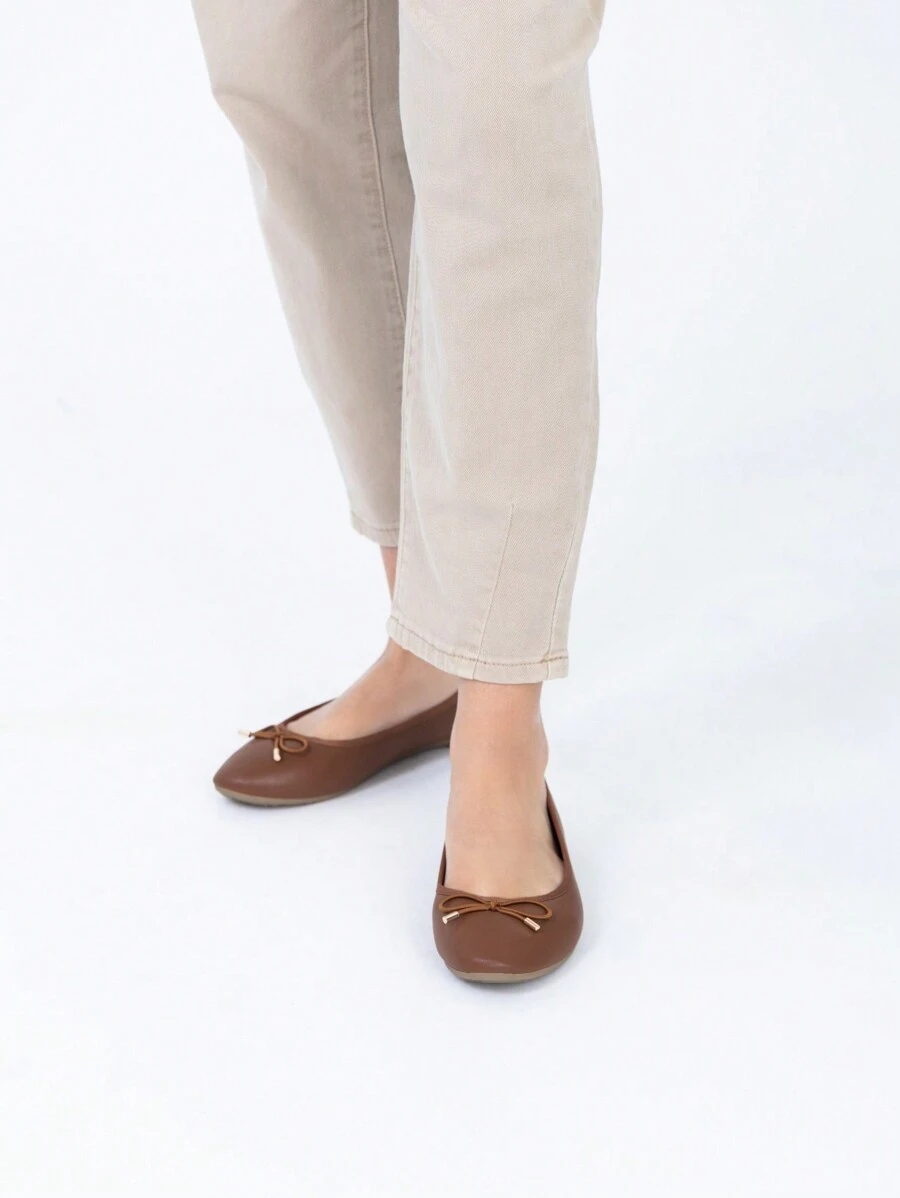 Casual Versatile Solid Color Bow Decor Flat Shoes - Brown - View 1