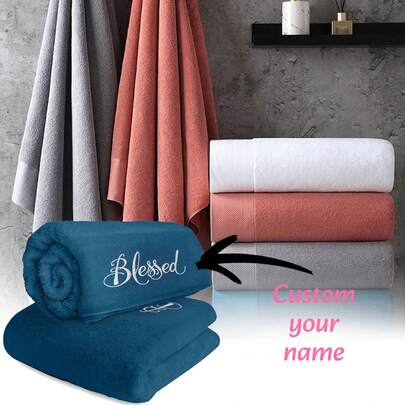 Un essuie-mains/serviette de bain personnalisé avec broderie, serviettes personnalisées, serviettes de salle de bain personnalisées avec lettres. Convient pour les fêtes quotidiennes, la Saint-Valentin, les cadeaux pour la Saint-Valentin pour les femmes, petits amis, petites amies. Multifonctionnel, réutilisable, facile à nettoyer, anti-moisissure, respirant. Idéal comme cadeau pour lui, pour les amis, la maison, la salle de thé, les anniversaires, les diplômes, les mariages, la décoration de salle de bain d'été