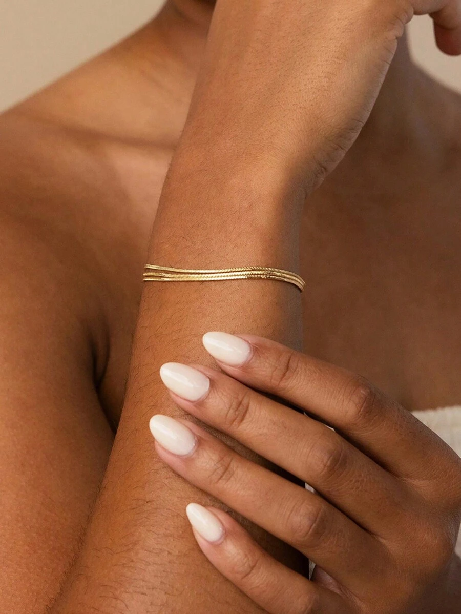 Uworld 1 pièce Bracelet de base multicouche en acier inoxydable plaqué or 18 carats à motif d'os de serpent, simple et à la mode. Convient pour un port quotidien, le travail, l'école, les fêtes, les vacances, les festivals, etc.