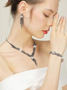 4 件装女式水钻晚装手拿包水钻耳夹新娘婚礼颈链手链吊饰闪亮闪光钱包手拿包女士晚装包闪亮手提包带可拆卸链条适合婚礼和派对女士单肩包闪光 V 型翻盖手提包鸡尾酒会婚礼新款钱包宴会包 - 黑色 - 查看 3