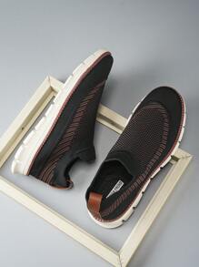Zapatos casuales deportivos para hombre de talla grande, con suela gruesa, ultra ligeros, transpirables de malla y con estilo de broquelería personalizado