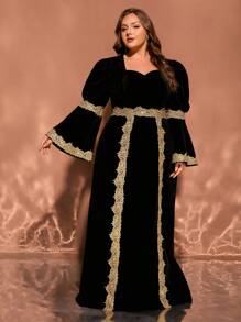 فستان طويل ضيق الأكمام طويل الأكمام ذو رقبة مربعة باللون الأسود المقاس الكبير، محتشم