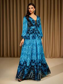 蓝色长袖 V 领花卉印花雪纺连衣裙