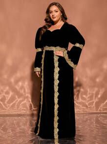 فستان طويل ضيق الأكمام طويل الأكمام ذو رقبة مربعة باللون الأسود المقاس الكبير، محتشم