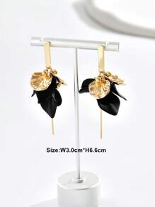 1 Pair Flower Petal & Leaf Pendant Dangle Earrings, Long Gold Color Women Earrings Suitable For Daily Wear