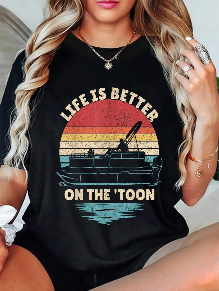 La vida es mejor en el barco pontón Toon Boater Camiseta divertida de navegación Camiseta casual de manga corta - Negro - Ver 1