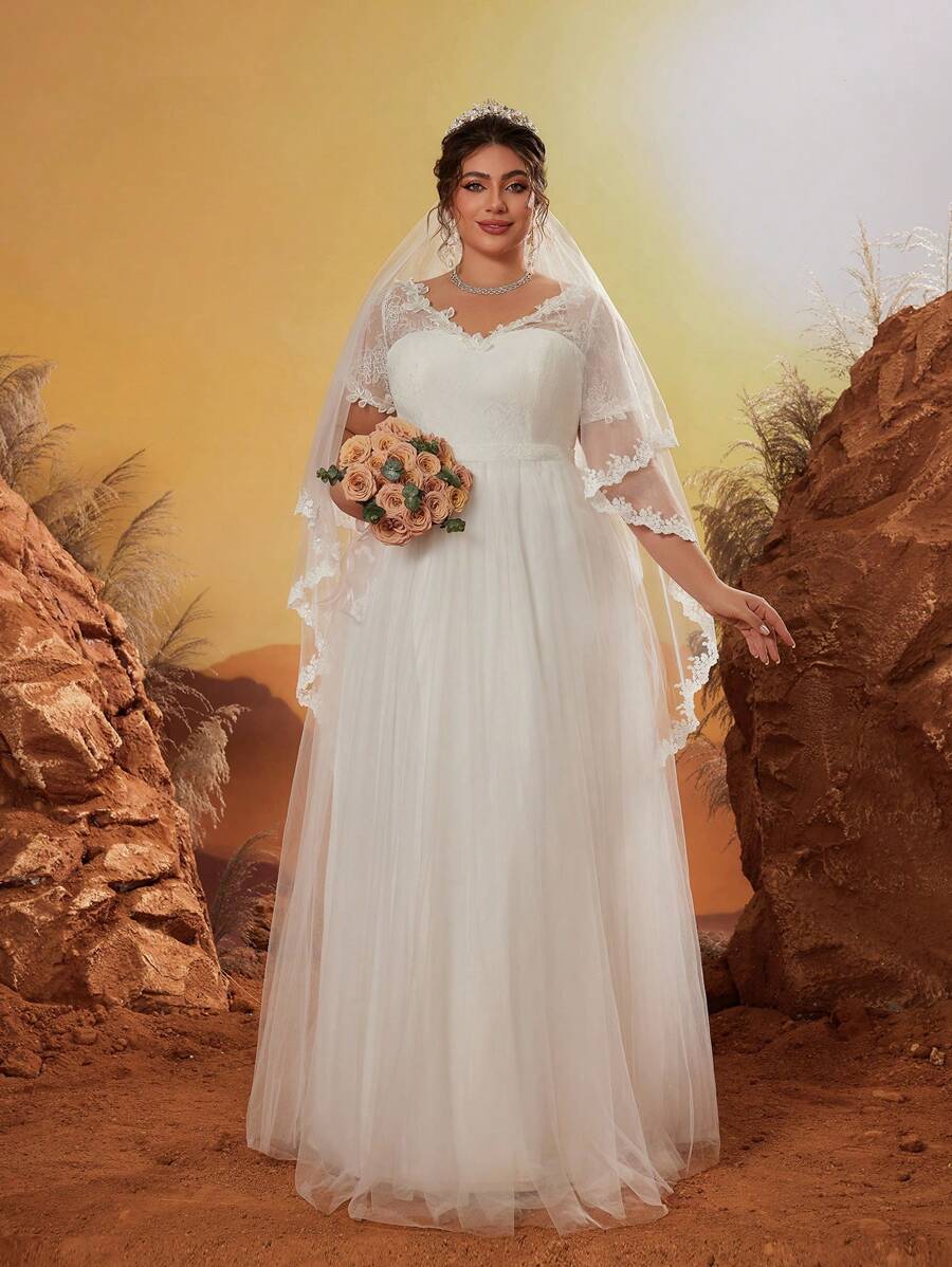 Plus Size V-Neck Lace Beaded Lace Trim Short Sleeve Mesh Insert A-Line Wedding Dress (Excluding Veil),Bride