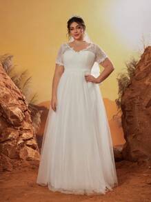 Plus Size V-Neck Lace Beaded Lace Trim Short Sleeve Mesh Insert A-Line Wedding Dress (Excluding Veil),Bride