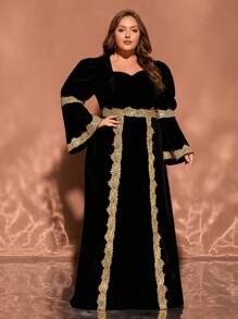 فستان طويل ضيق الأكمام طويل الأكمام ذو رقبة مربعة باللون الأسود المقاس الكبير، محتشم