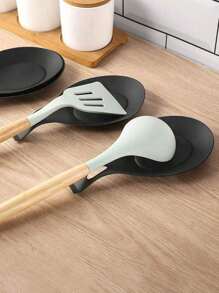 1pc Black Silicone Spoon Rests, Kitchen Scoop Bracket Stand, Multi-Functional Soup Spoon Mat, Easy-Clean Flavor Dish Rests, Spoon Shelf Utensil Spatula Holder, For Kitchen And Restaurant Use, Protects Tableware From Heat Damage, For Cooking