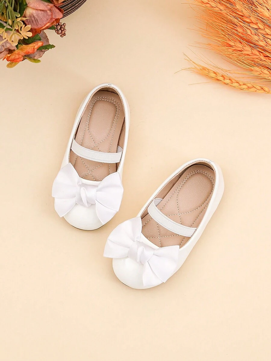 1 双百搭舒适可爱花朵平底女童鞋，适合所有季节