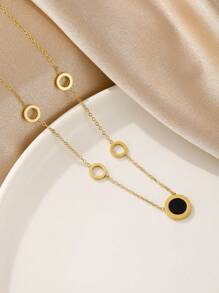 قلادة بشكل ورقة ذهبية قطعة واحدة، أنيقة وعصرية، مناسبة للاستخدام الخارجي والهدايا والارتداء اليومي (تغليف بأكياس OPP) - ذهبي أصفر - مشاهدة 3