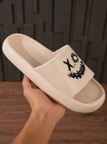 صندل أسلوب كاجوال للرجال خفيف الوزن مبطن لغرف المنزل/الخارج/الشاطئ/الماء مزين برسومات حروفية ملونة ومتنفس