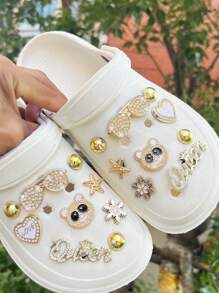 18pcs Clogs DIY Shoe Charms Set, Including Gold Sunglasses, Cute Rhinestone Bear Head Shoe Clips, Detachable Decorative Buttons. Holiday Gift