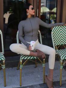 Veste de yoga pour femmes à col montant, conçue spécifiquement pour la course, le fitness et l'entraînement physique