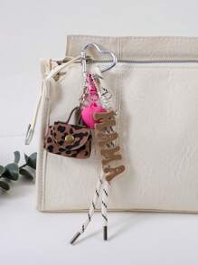 一套可爱迷你配饰套装 - 豹纹耳机收纳袋、心形钥匙扣（粉色和黑色）、亚克力妈妈包挂饰、钥匙链小饰品，送给妈妈、朋友、汽车配件、背包、学校用品、可爱哥特风Y2K圣诞礼物创意、包包配件、带证件夹的挂绳、汽车配件、包包挂饰、汽车、老师、姐妹