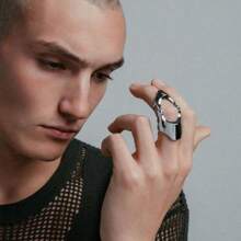 Anillo minimalista de banda estrecha con diseño de alienígena de LUKIYY, de moda y único