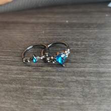 哥特式 2 件黑金梨形亚历山大订婚戒指，黑花承诺戒指套装搭配独特铂金黑戒指新娘套装礼物