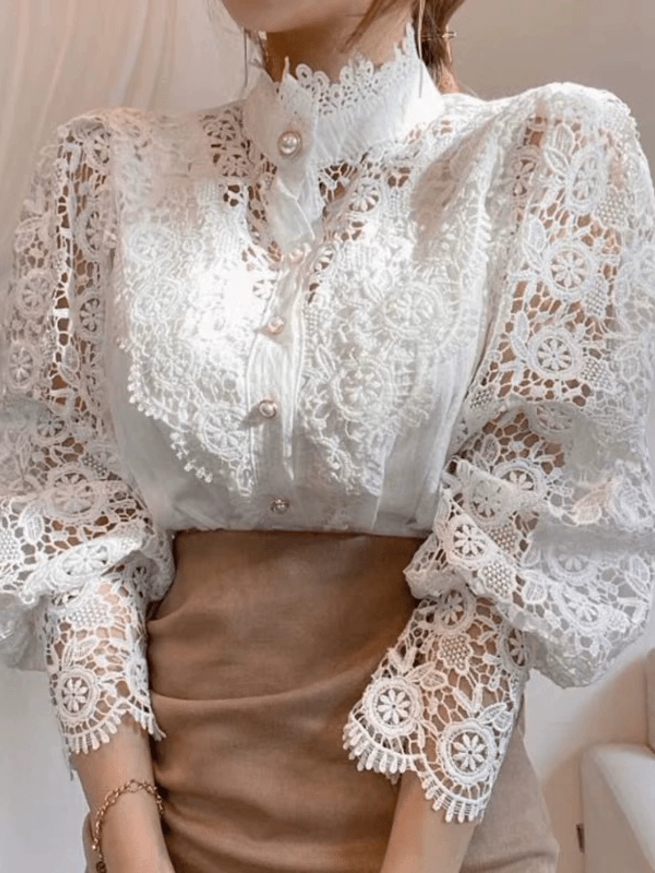 女士蕾丝花卉立领纽扣镂空衬衫 - 白色 - 查看 1