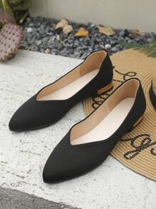 Plus Size Women's Fashion Simple Black Point Toe Low Heel Slip-On Flats, Suitable For Daily Wear, Work, Driving, Commuting, Lightweight & Comfortable