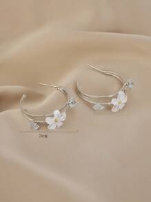 1 par de aretes elegantes y lujosos de metal y resina con diseño floral para mujeres