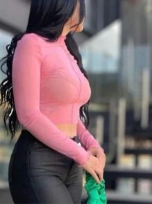 La blusa mesh perfecta para añadir un toque audaz y elegante a tu armario. Con su diseño transparente y ajuste único, esta pieza es ideal para quienes aman destacar con estilo. Perfecta para combinar con tus prendas favoritas y crear looks que no pasarán desapercibidos. - Rosa Pálido - Ver 1