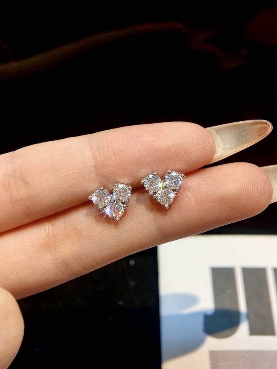 1 Pair 0.3CT Heart Shape Classic Design D Color Moissanite Diamond Earrings S925 Sterling Silver Stud Earrings Ladies Wedding Earrings Elegant Luxury Jewelry Gifts Jewelry Wedding Anniversary Gifts
