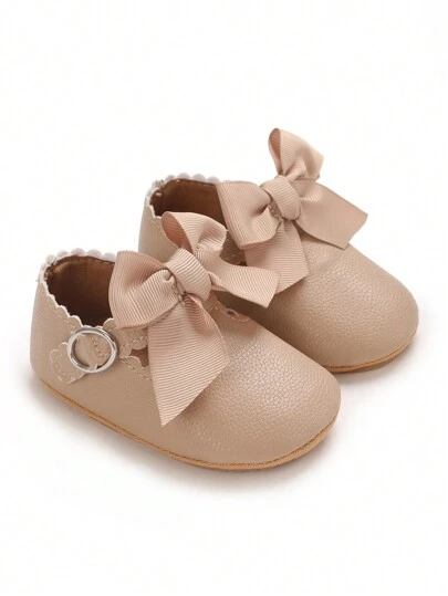 Modne, dziewczęce buty typu Mary Jane z kokardką, antypoślizgową gumową podeszwą, idealne do chodzenia na świeżym powietrzu