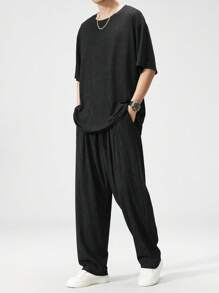 男士加大码冰丝短袖睡衣套装，圆领冰丝上衣和直腿休闲长裤，舒适服装 - 黑色 - 查看 3