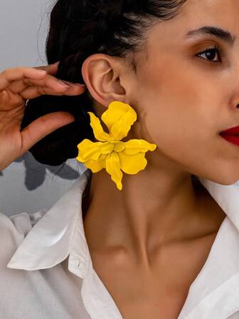 1 Pair Vacation Style Metal Flower Pendant Earrings, Suitable For Women's Daily And Party Outfits, Flower Design Is Random