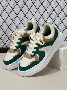 Zapatillas casuales de inspiración dopamínica en color verde salvia para mujer, diseño minimalista, con cordones, puntera redonda y tacón bajo cómodo. Versátiles para uso al aire libre, vestimenta casual, fiestas y días festivos