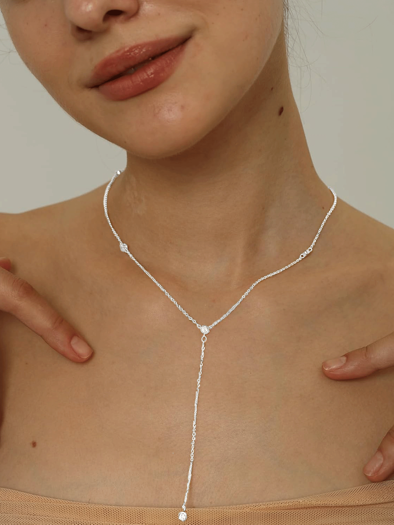 Colar Lariat para mulheres, delicados colares longos de ouro em camadas, barra de contas banhada a ouro 14k, colar de gota CZ, gargantilha Y de ouro simples para mulheres, joias de ouro da moda, presentes para mulheres