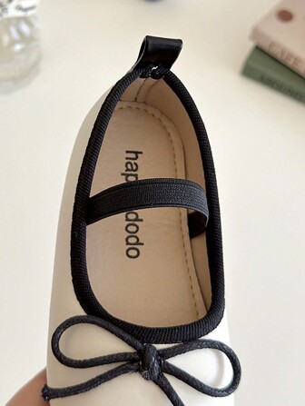 Tibanyu 1 par Platta Mary Jane-skor för flickor, Lågskurna Casual Fashion Flats, Bekväm Low-Top Krok- och Loop-design, Inomhus utomhus lätta platta skor, Lämpliga för vårhöstens aktiviteter, evenemang och fester