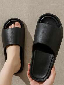 全季新款皮质拖鞋，时尚简约高端厚底黑色凉鞋，EVA浴室室内防滑防臭拖鞋，情侣软底透气拖鞋