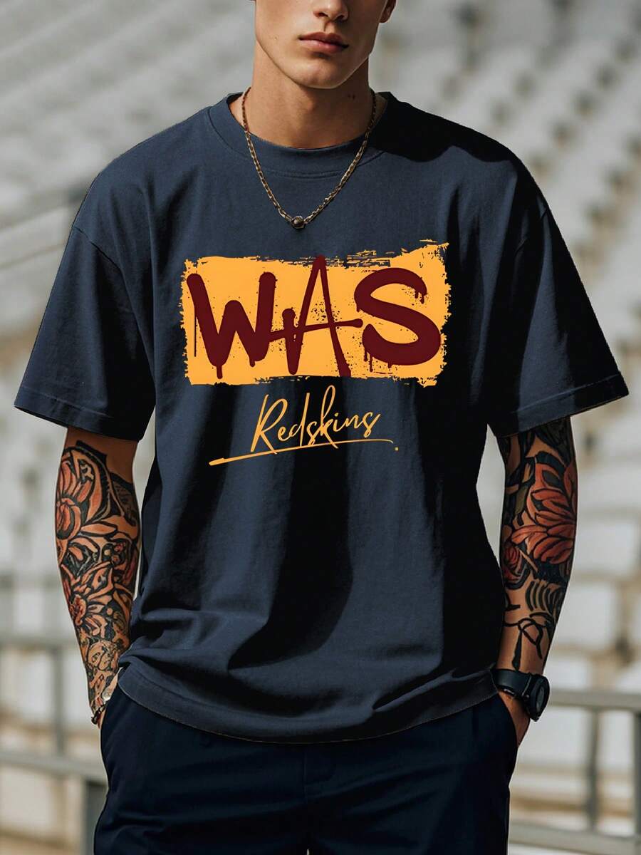 Mens T Shirts, Graphic Tees Men, Mens Gifts, Creative Graphic T-Shirt, Designed With Washington Football Pattern + Text, This Casual Tees Is Perfect For Football Fans, Football Game Day Wear, Soft Fabric, 100% Cotton, Heavy Fabric, Unisex. - 藏蓝色 - 查看 1