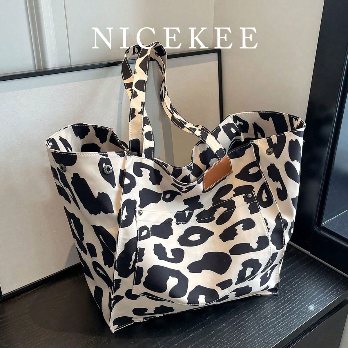 Bolso de mano de gran capacidad para mujer, versátil y práctico, bolso de hombro con estampado de vaca aleatorio, bolso de lona casual de alta gama