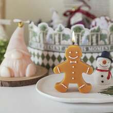 1pc Christmas A Soybean Wax Material Christmas Gingerbread Man Scented Candle, Lovely Christmas Wind Home Gingerbread Man Candle Decoration, Suitable For Christmas Decoration, Home Decoration, Table Decoration, Table Decoration, Christmas Holiday Gifts, With Gifts, Four Seasons Universal Candles, Coffee And Milk Scented Candles, Candle Decoration