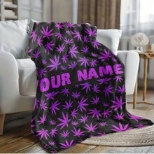 Manta de forro polar personalizada con hoja de arce púrpura decorativa. Manta suave y acogedora con estampado de hojas púrpuras, ideal para sofá, cama, coche, salón, dormitorio, baño y comedor. Es un regalo perfecto para él, ella, novio, novia, papá, mamá, familia, amigos, hijo, hija, para aniversarios, Día de la Madre, cumpleaños, San Valentín, graduación, Día del Padre, Día del Niño, bodas y calentamiento de hogar.