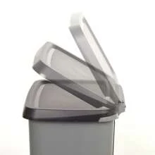 Curver Cubo de basura Compatta 25L gris, diseño compacto y ancho, ideal para cocinas o baños pequeños, soporte para bolsas, base extraíble, pedal removible para apertura higiénica, medidas 38x28x43 cm ✅ Entrega 24/48h a España (península)