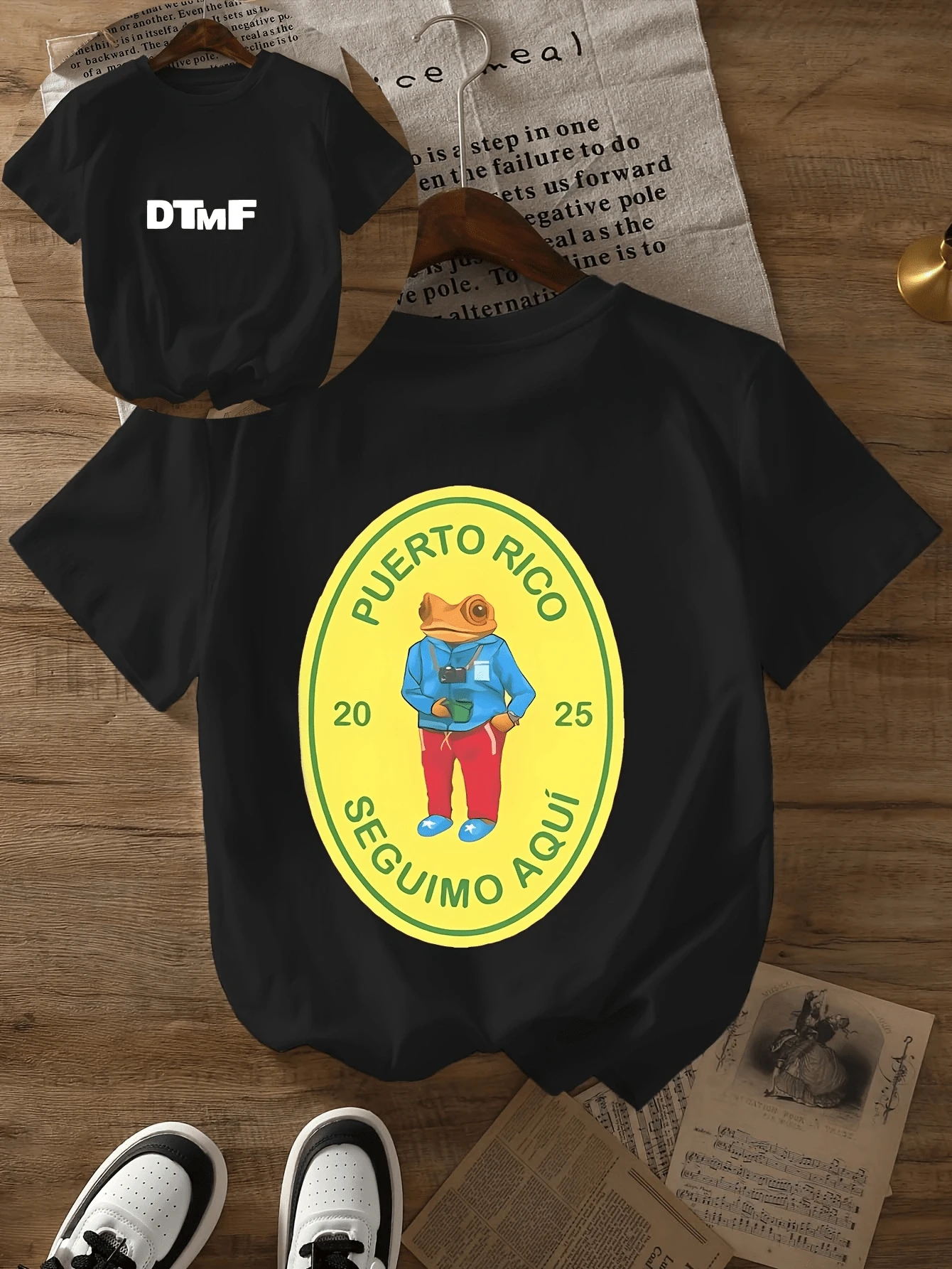 Camiseta de cuello redondo con estampado de pantorrilla vibrante: corte clásico, mangas cortas, estilo informal para primavera y verano: ropa cómoda para uso diario para mujer - Negro - Ver 1