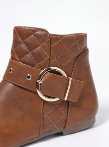 优雅百搭通勤新款秋冬时尚舒适女靴，棕色菱形缝线，不对称条纹扣铆钉侧拉链平底圆头