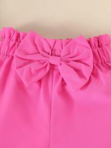 Set de 2 piezas para niñas que incluye camiseta de manga corta con cuello redondo y estampado de dibujos animados en la espalda, y shorts casuales de unicolor cómodos, ideal para verano