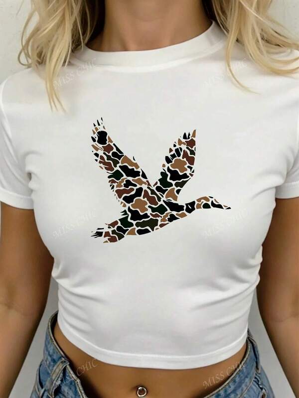 Camiseta informal de manga corta y cuello redondo con estampado abstracto de pájaro en camuflaje de colores, versátil y adecuada para mujeres en verano y primavera