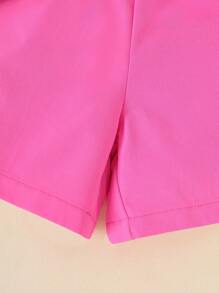Set de 2 piezas para niñas que incluye camiseta de manga corta con cuello redondo y estampado de dibujos animados en la espalda, y shorts casuales de unicolor cómodos, ideal para verano