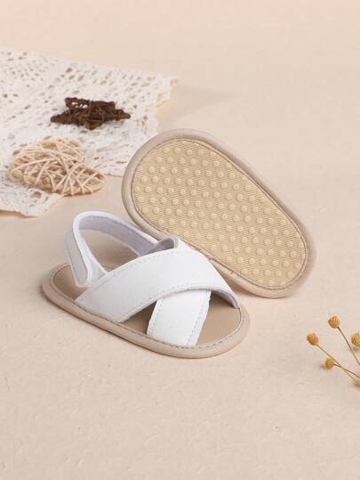 1 双男童纯色交叉 PU 钩环平底设计休闲凉鞋，适合室内、夏季