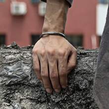 Brazalete vikingo de estilo vintage con diseño de bucle de Möbius y arabesco grabado, de aspecto vintage y ajustable, para hombres - Multicolor - Ver 2