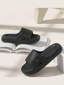 Nouvelles mules mode et polyvalentes pour dames, avec ours en peluche noir sur le côté, semelle épaisse en EVA. Pantoufles d'intérieur et d'extérieur confortables, douces, antidérapantes et silencieuses pour un usage casual